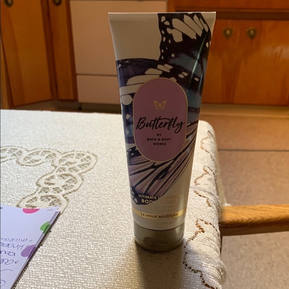 🦋SOLD🦋NWT Bath & Body Works Butterfly Body Cream - Purple - Picture 1 of 4